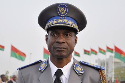 10 de Diciembre de 2001. El General Gilbert Dienderé, aliado de Blaise Campaoré. Desde ayer es dictador de Burkina Faso