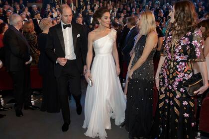 El principe William junto a la duquesa de Cambridge. El heredero de la corona es el presidente de la Academia de cine británica