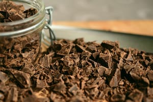 100 gramos de chocolate aportan más que el pan, la carne o la leche entera