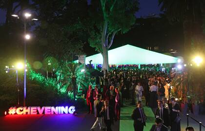 1000 invitados en los jardines del Palacio Madero Unzué, escenario de la celebración por el 76° cumpleaños del rey Carlos III