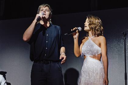 “‘11 y 6’, de Fito, habla de una historia de amor y quise cantarla con Benja, que es como hermano”, dijo.