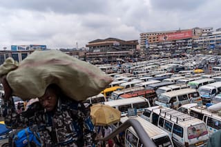 12 deportados de EE.UU. llegan a Uganda, los primeros desde acuerdo