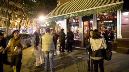 Siempre hay gente esperando y las mesas se reservan con semanas de anticipación