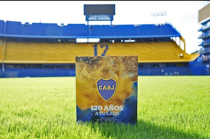 "120 años a tu lado", el libro institucional que sacó Boca por su nuevo aniversario