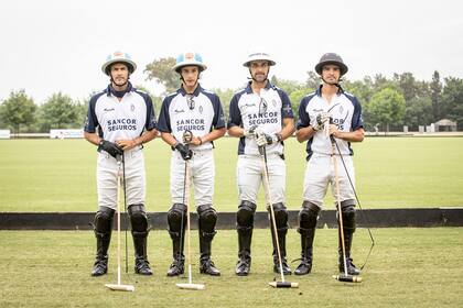 La formación de La Dolfina en el debut en Hurlingham: Adolfo Cambiaso, Poroto Cambiaso, Mac Donough e Ignacio Laprida