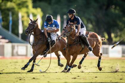 Hilario Ulloa (izquierda) llegó a Ellerstina y acomodó al equipo