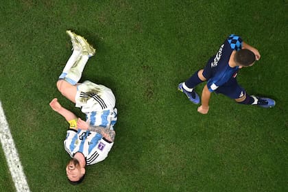 13 de diciembre de 2022, Messi con la albiceleste, sobre el césped del Lusail Stadium, en Qatar; solo faltaba la gran final