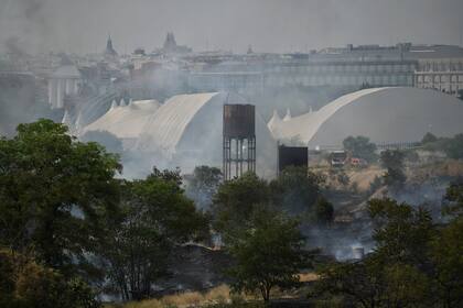 13 June 2022, Spain, Madrid: Smoke raise from a fire in the Espacio Ibercaja in the Delicias neighborhood. Photo: Fernando Sánchez/EUROPA PRESS/dpa