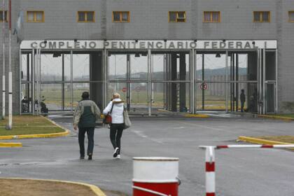 El ingreso al penal de Ezeiza, el mayor complejo penitenciario de la Argentina