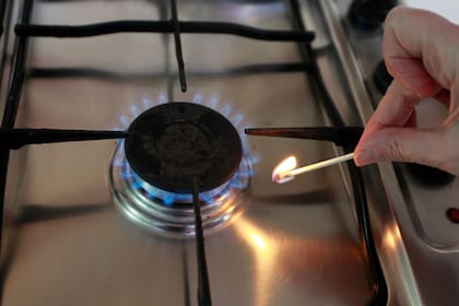 13/05/2016 Economía.- Los 27 acuerdan prorrogar hasta 2025 la reducción voluntaria del 15% del consumo de gas. Los ministros de Energía de la Unión Europea han acordado este lunes mantener un año más, hasta marzo de 2025, las medidas coordinadas para reducir en un 15% la demanda de gas, un objetivo voluntario al que se comprometieron como respuesta a la invasión rusa de Ucrania y el reto de romper la dependencia de sus combustibles fósiles. EUROPA ESPAÑA EMPRESAS ECONOMIA
