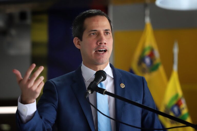 Gustavo Pedro’s government pressured Juan Guaido to leave Colombia on a flight to the United States.