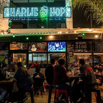 14 barrios festejan hoy "La noche de las cervecerías"