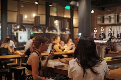 14 barrios festejan hoy "La noche de las cervecerías"