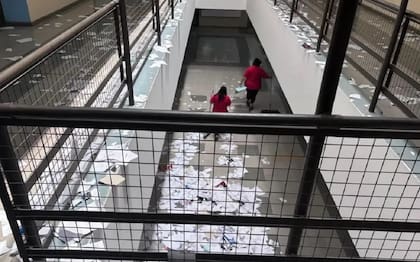 140 alumnos destrozaron el colegio Universitario Santa María en Mendoza