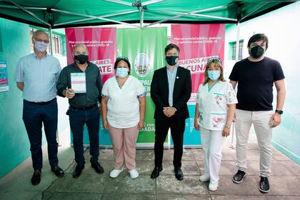 15 de enero de 2021. El Gobernador de la Provincia de Buenos Aires, Axel Kicillof, visitó el hospital Cestino de Ensenada junto al intendente Mario Secco.