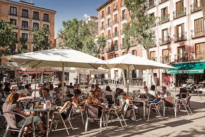 150 mil personas migran a España por año. Madrid es una de las ciudades que más extranjeros recibe.