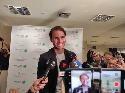 15/11/2023 El tenista Rafa Nadal atiende a los medios tras visitar la Clínica Tenis Teknon, en Barcelona DEPORTES