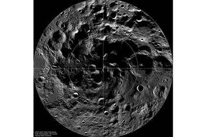 16-11-2021 Una vista del polo sur lunar, donde se encuentran las trampas frías de dióxido de carbono recientemente confirmadas. Las misiones futuras en la Luna pueden apuntar a esta región para obtener más información sobre los recursos que pueden existir allí. POLITICA INVESTIGACIÓN Y TECNOLOGÍA NASA/GSFC/ARIZONA STATE UNIVERSITY