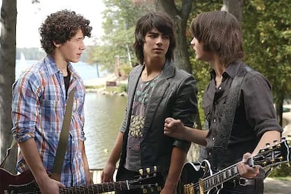 16 años después del estreno de la última entrega, los Jonas Brothers se preparan para tomar nuevamente sus roles