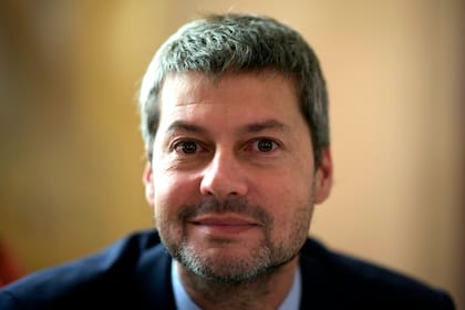 167/5000 El ministro de Turismo de Argentina, Matias Lammens, posa antes de realizar una entrevista con la Agencia France Presse en Madrid el 20 de enero de 2020.