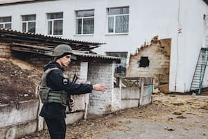 En el este de Ucrania, el fuego de artillería y las casas dañadas hablan de un intento de provocación de Rusia