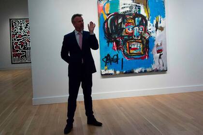 Un funci­onari­o de Sothe­by habla sobre la obra “Unti tled”­, del artis­ta estad­ounid­ense Jean-­Micha­el Basqu­iat, que final­mente se vendi­ó por la incre­íble cifra de 110,5 millo­nes de dólar­es en mayo