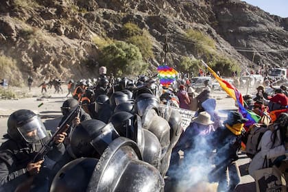 17/06/2023 Enfrentamientos entre manifestantes indígenas y policías en Purmamarca, Jujuy, Argentina POLITICA SUDAMÉRICA ARGENTINA VALERA EDGARDO / TÉLAM