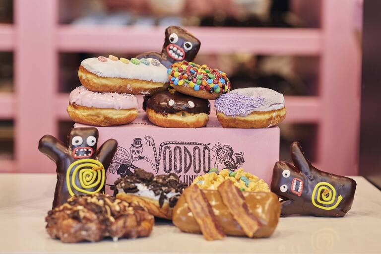18-32094 CW18 Voodoo Doughnut First Look
Interiors
Doughnuts
Donut
interiors
signage
food
CityWalk CW