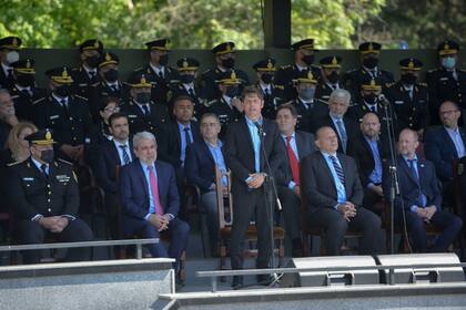 18 oct. 2021 Jura de Fidelidad a la Bandera Nacional de 8870 cadetes de la Escuela de Policía Juan Vucetich, Axel Kicillof junto a
Fernandez Anibal, Sergio Berni