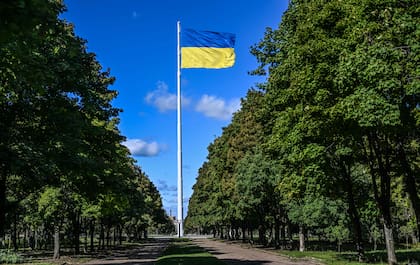 19 de septiembre de 2022: la bandera de Ucrania ondeando en  Kramatorsk, en la región de Donetsk