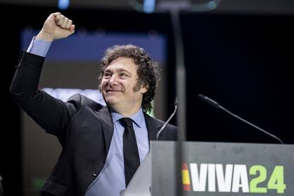 19/05/2024 El presidente de Argentina, Javier Milei, interviene durante el acto 'Viva 24' de VOX, en el Palacio de Vistalegre, a 19 de mayo de 2024, en Madrid (España). El evento, llamado 'Viva 24' y organizado por VOX de manera anual, celebra su tercera edición con la participación de líderes internacionales, entre ellos el presidente argentino, Javier Milei. Además, durante la edición de este año el partido ha presentado su programa electoral de cara a los comicios europeos del próximo 9 de junio. POLITICA A. Pérez Meca - Europa Press
