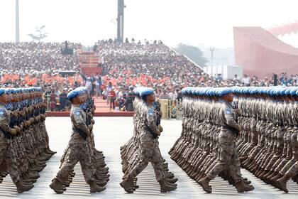 Las tropas, impecables, en medio de la ceremonia.