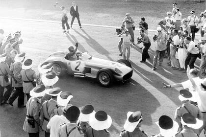 1955, campeón del mundo con la histórica Flecha de Plata