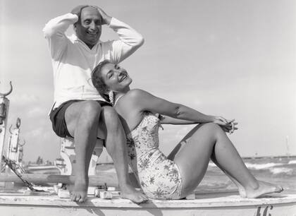 1950. La cantante con su marido, el empresario industrial Giovanni Battista Meneghini, en Venecia. A pesar de la diferencia de edad (él le llevaba treinta años), fueron épocas de estabilidad emocional para Callas.