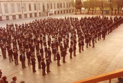 1980: inauguración de nuevos talleres de la sección técnica.