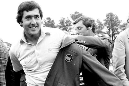 La conquista del Masters de Augusta de 1980; recibió la chaqueta verde de Fuzzy Zoeller