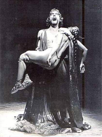 1983 - Con el estreno de Calígula burló a la dictadura en una obra conceptual y metafórica que rompió los cánones del teatro musical de la época. 