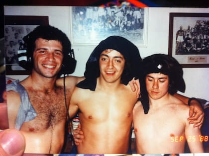1988, con amigos del club de rugby.