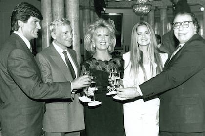 Romay con Grecia Colmenares, Carlos Calvo y Enrique Pinti, en 1994