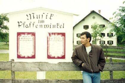Alberto en 1995, en uno de sus primeros paseos en Alemania. Pfaffenwinkel, es uno de los pueblos de la “ruta romántica” de Alemania, al suroeste de Baviera; es famosa por sus edificios religiosos y su historia.