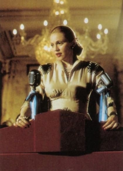 En 1996, con su carrera musical en pausa, Madonna viajó a la Argentina para interpretar a Evita, bajo la dirección de Alan Parker