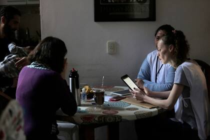 2. Los datos de los participantes de las encuestas son confidenciales,1,2,1