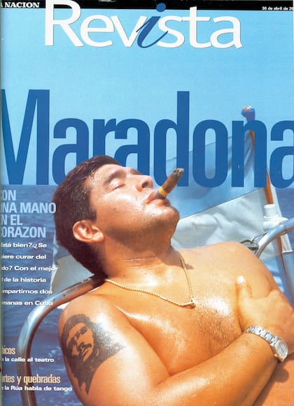 Año 2000, tratamiento en Cuba: Diego Maradona en una portada de la revista de LA NACION.