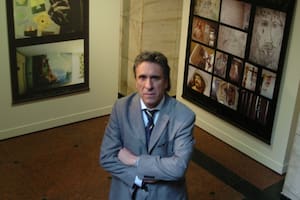 (2007) Víctor Bugge, fotógrafo oficial de la Casa Rosada desde 1978, en una exposición de su trabajo