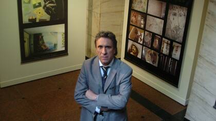 (2007) Víctor Bugge, fotógrafo oficial de la Casa Rosada desde 1978, en una exposición de su trabajo