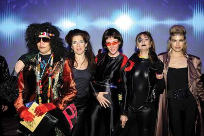 2009, La Noche del Futuro. Javier Iturrioz, María Casado, Pat Berges, Alejandra Galvanisi y Julieta Kemble.