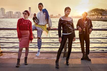 sweater Helmut Lang, top Vince, pollera BCBG, medias Wolford, aros H&M, botas Christian Louboutin; Vestido Zadig & Voltaire, jeans Levi’s zapatillas converse; Campera de cuero Do+Be, top Vince, pollera 3.1 Phillip Lim, calzas Helmut Lang, botas Fratelli Rossetti; Campera de cuero Levi’s, rem