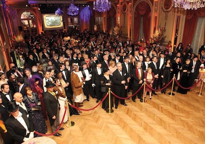2010, Una Noche de 1910... en 2010. aLs galas tuvieron diferentes sedes, como el propio museo, el CCK, el restaurant Central de La Rural o los hoteles Alvear y Plaza.