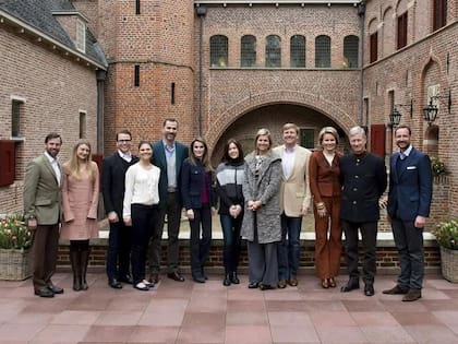 2013. Los príncipes de Orange convocan a la nueva generación de la realeza a un encuentro