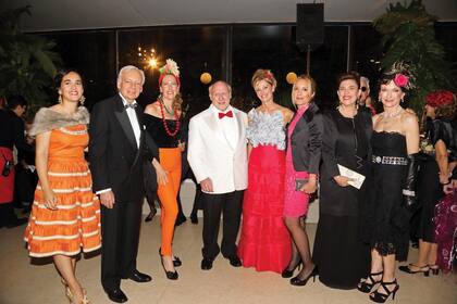 2014, Tropicana Night Club. Algunos miembros de la comisión directiva de ese año: Nuria Kehayoglu, Eduardo Grüneisen, Sofía Weil de Speroni, Julio César Crivelli, Josefina Carlés de Blaquier, Verónica Zoani de Nutting, Ximena de Elizalde y María Irene Herrero.